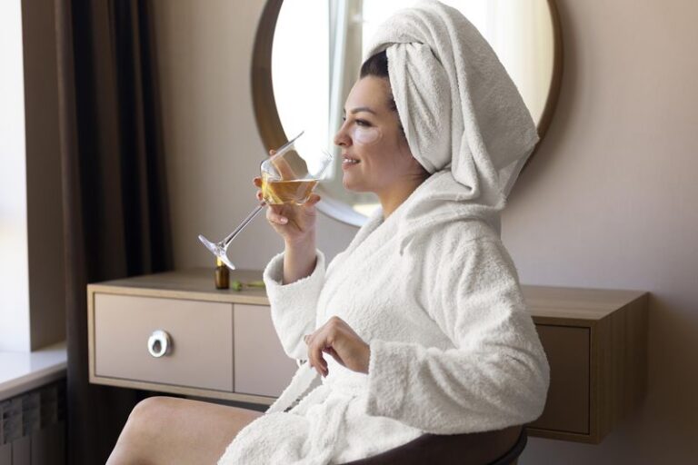 medium-shot-woman-holding-glass